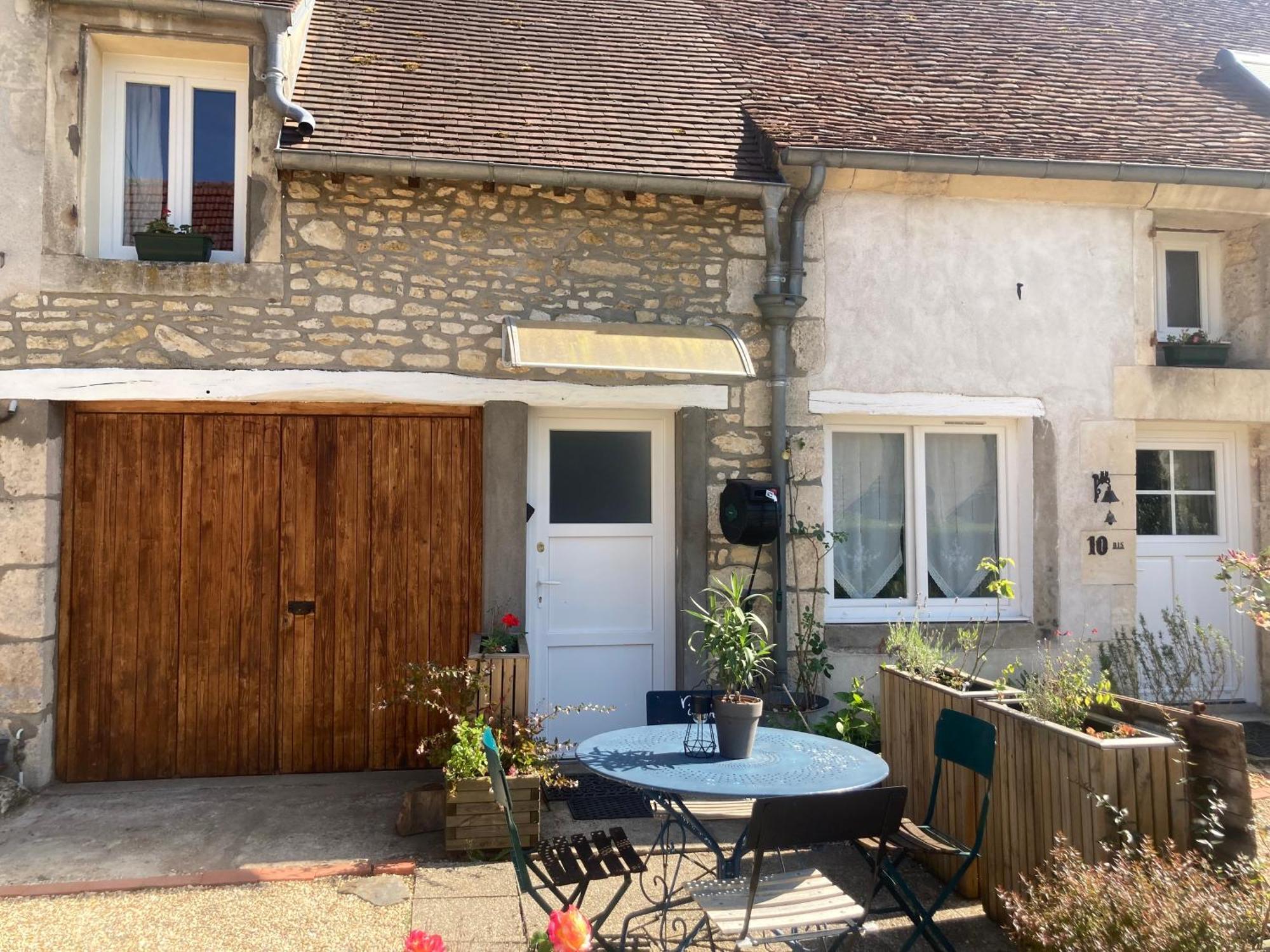 Vila Logis Cote Cour Varennes-les-Narcy Exteriér fotografie